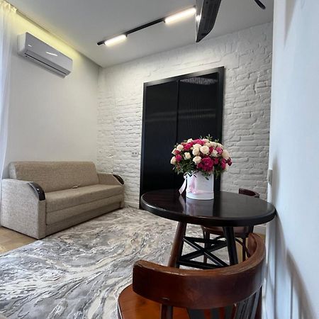 Favorit Apartments 1 Кім Безкоштовна Парковка Центр З Балконом Не Далеко Від Ж Д Вокзалу Звітні Документи Lemberg Exterior foto